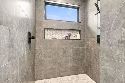 Bath - 6164 S Hampton Ave, Springfield, MO 65810 photo 4 of 8
