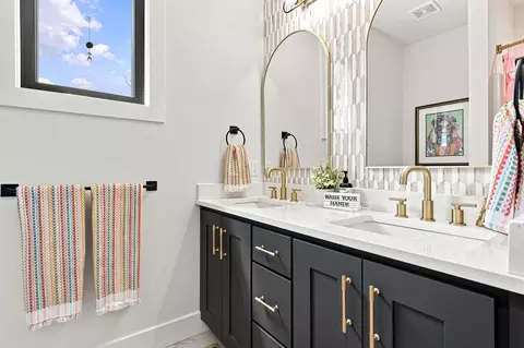 Bath - 6164 S Hampton Ave, Springfield, MO 65810 photo 6 of 8