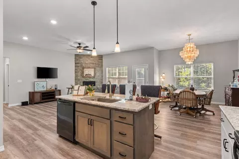 Kitchen - 49 E Pine Ln, Reeds Spring, MO 65737 photo 1 of 5
