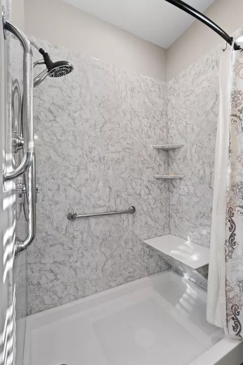 Bath - 49 E Pine Ln, Reeds Spring, MO 65737 photo 3 of 3