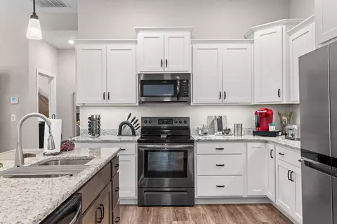 Kitchen - 49 E Pine Ln, Reeds Spring, MO 65737 photo 4 of 5