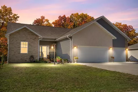 49 E Pine Ln, Reeds Spring, MO 65737