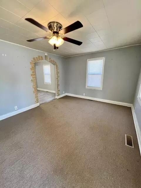 Living - 2618 W Lincoln St, Springfield, MO 65806 photo 1 of 1