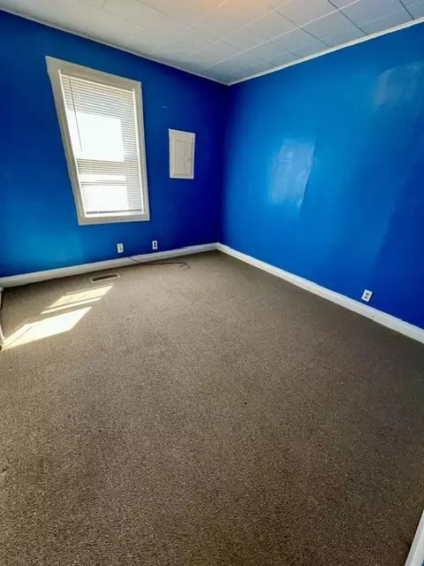 Bedroom - 2618 W Lincoln St, Springfield, MO 65806 photo 2 of 2