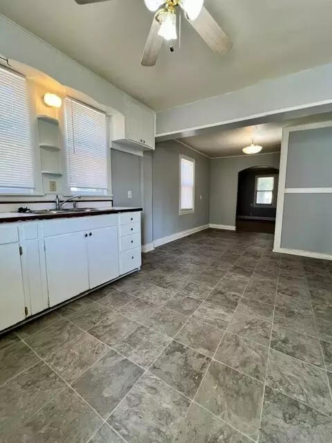 Kitchen - 2618 W Lincoln St, Springfield, MO 65806 photo 2 of 2