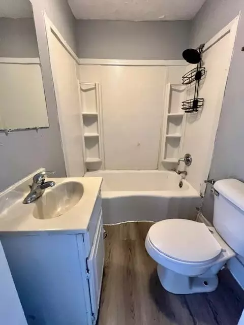 Bath - 2618 W Lincoln St, Springfield, MO 65806 photo 1 of 1
