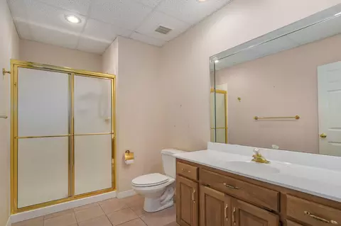 Bath - 2441 S Forrest Heights Ave, Springfield, MO 65809 photo 6 of 7