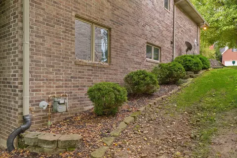 Exterior - 2441 S Forrest Heights Ave, Springfield, MO 65809 photo 12 of 13