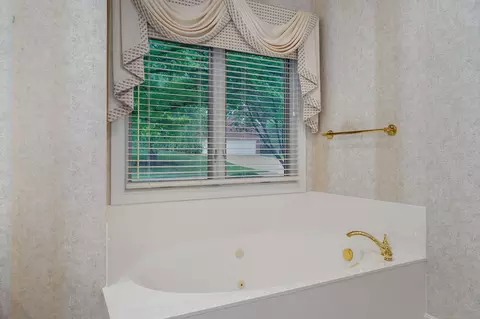 Bath - 2441 S Forrest Heights Ave, Springfield, MO 65809 photo 3 of 7