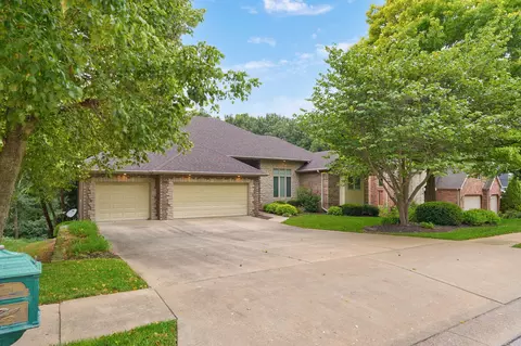 Exterior - 2441 S Forrest Heights Ave, Springfield, MO 65809 photo 2 of 13