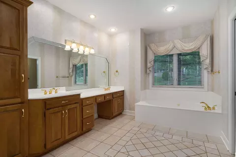 Bath - 2441 S Forrest Heights Ave, Springfield, MO 65809 photo 2 of 7