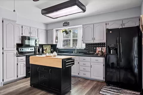 Kitchen - 220 Lancashire Dr, Branson, MO 65616 photo 3 of 5