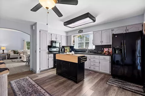 Kitchen - 220 Lancashire Dr, Branson, MO 65616 photo 2 of 5