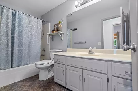 Bath - 220 Lancashire Dr, Branson, MO 65616 photo 4 of 4