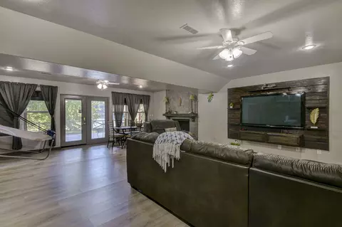 Living - 25339 Senator Rd, Shell Knob, MO 65747 photo 4 of 5