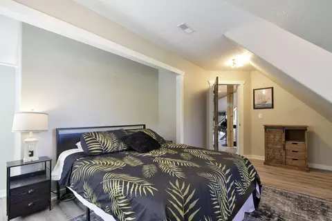 Bedroom - 25339 Senator Rd, Shell Knob, MO 65747 photo 6 of 8