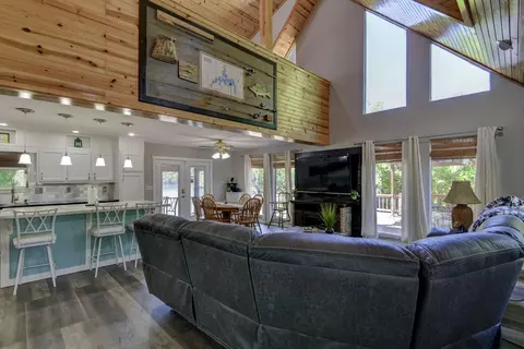 Living - 25339 Senator Rd, Shell Knob, MO 65747 photo 2 of 5