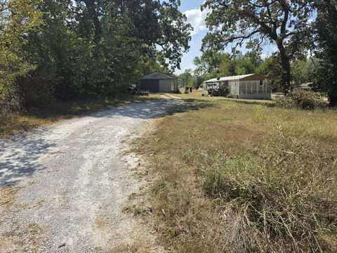 700 E Bertha St, Humansville, MO 65674