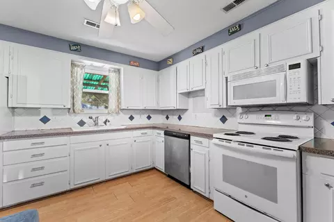 Kitchen - 582 Washington Rd, Shell Knob, MO 65747 photo 1 of 2