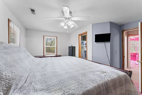 Bedroom - 582 Washington Rd, Shell Knob, MO 65747 photo 2 of 6