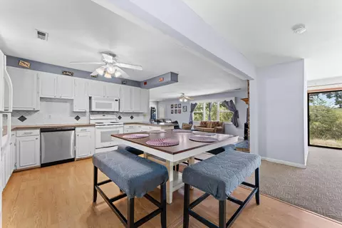 Kitchen - 582 Washington Rd, Shell Knob, MO 65747 photo 2 of 2