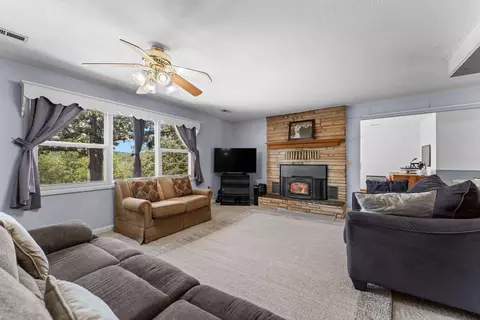 Living - 582 Washington Rd, Shell Knob, MO 65747 photo 2 of 3