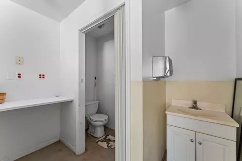 Bath - 582 Washington Rd, Shell Knob, MO 65747 photo 3 of 3