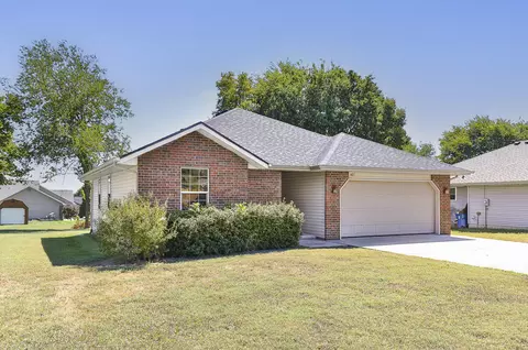 420 S Elgin Ave, Bolivar, MO 65613