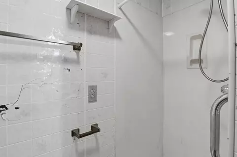 Bath - 734 S Spruce St, Buffalo, MO 65622 photo 3 of 3