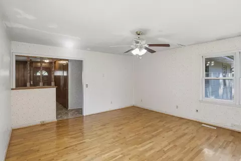 Living - 734 S Spruce St, Buffalo, MO 65622 photo 4 of 6