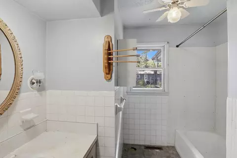 Bath - 734 S Spruce St, Buffalo, MO 65622 photo 1 of 3