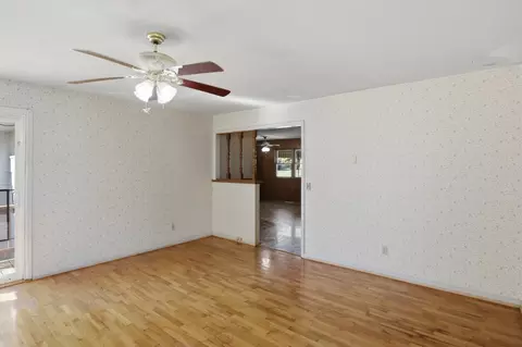 Living - 734 S Spruce St, Buffalo, MO 65622 photo 3 of 6