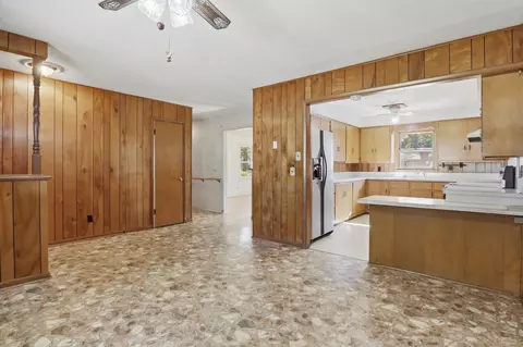 Living - 734 S Spruce St, Buffalo, MO 65622 photo 2 of 6