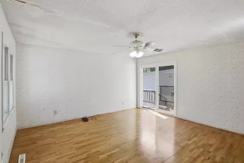 Living - 734 S Spruce St, Buffalo, MO 65622 photo 6 of 6