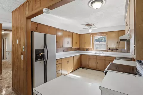 Kitchen - 734 S Spruce St, Buffalo, MO 65622 photo 1 of 2