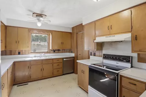 Kitchen - 734 S Spruce St, Buffalo, MO 65622 photo 2 of 2