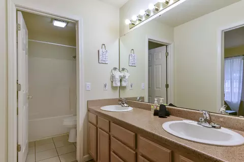 Bath - 520 Abby Ln #2, Branson, MO 65616 photo 2 of 3