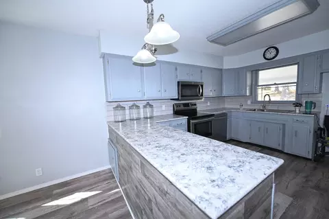 Kitchen - 184 S Heatherwood Rd, Shell Knob, MO 65747 photo 2 of 3
