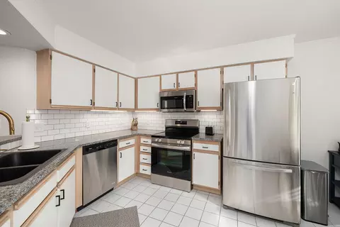 Kitchen - 255 Wimbledon Dr #1, Branson, MO 65616 photo 1 of 2