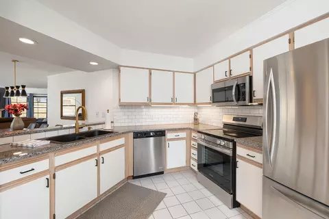 Kitchen - 255 Wimbledon Dr #1, Branson, MO 65616 photo 2 of 2