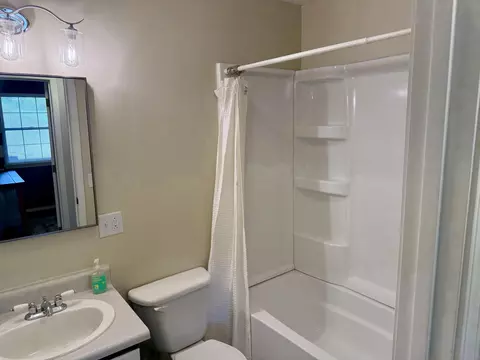 Bath - 187 Jessi Rd, Forsyth, MO 65653 photo 1 of 3