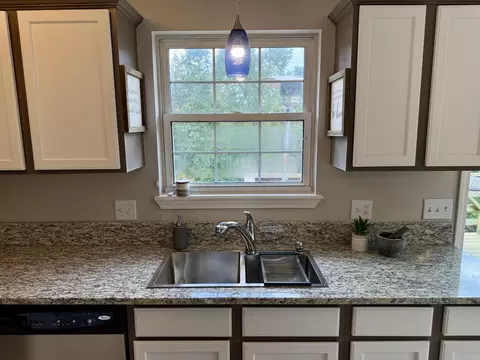 Kitchen - 187 Jessi Rd, Forsyth, MO 65653 photo 4 of 4