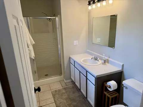 Bath - 187 Jessi Rd, Forsyth, MO 65653 photo 2 of 3