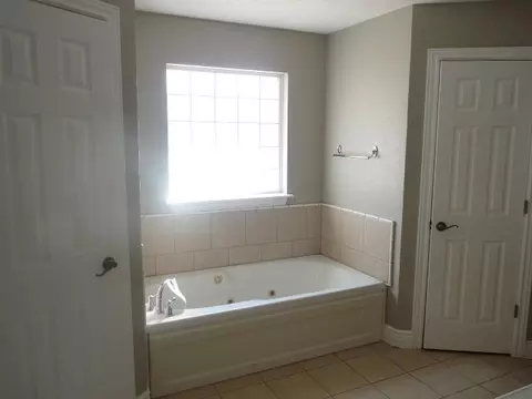 Bath - 1209 S 21st Ave, Ozark, MO 65721 photo 2 of 7
