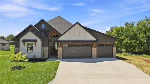 1742 E Skyline Ave, Ozark, MO 65721