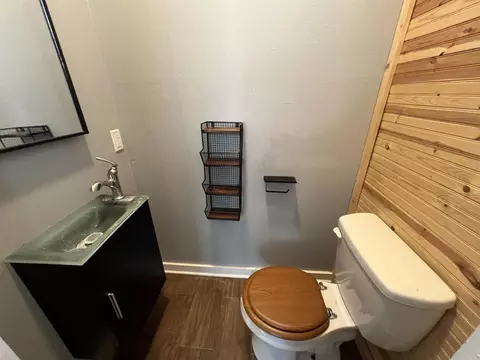 Bath - 2026 N Franklin Ave, Springfield, MO 65803 photo 1 of 3