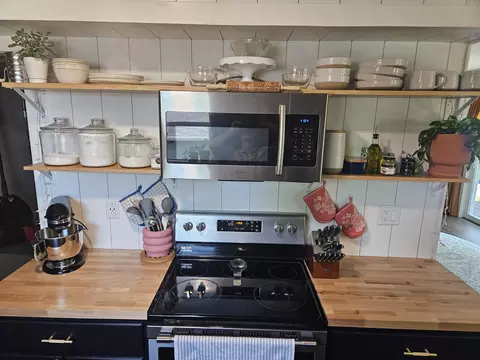 Kitchen - 237 Renee Ave, Sparta, MO 65753 photo 5 of 7