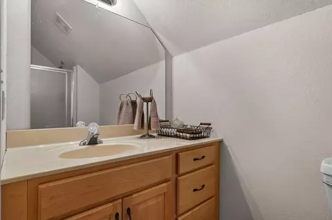 Bath - 278 Sparrow Ln, Shell Knob, MO 65747 photo 2 of 4