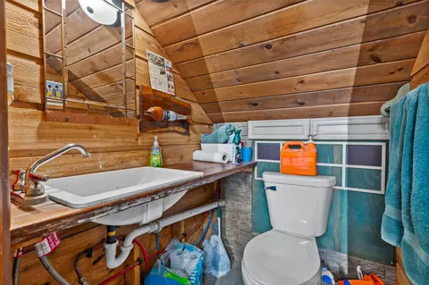 Bath - 278 Sparrow Ln, Shell Knob, MO 65747 photo 3 of 4
