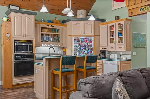 Kitchen - 278 Sparrow Ln, Shell Knob, MO 65747 photo 2 of 3